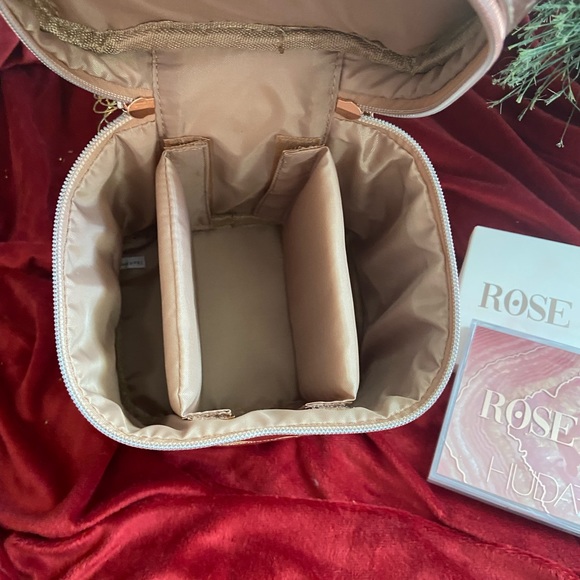 ❤️BNIP KAYALI FRAGRANCE CASE/ TRAVEL BAG❤️⚠️PRICE FIRM⚠️ - Picture 7 of 8